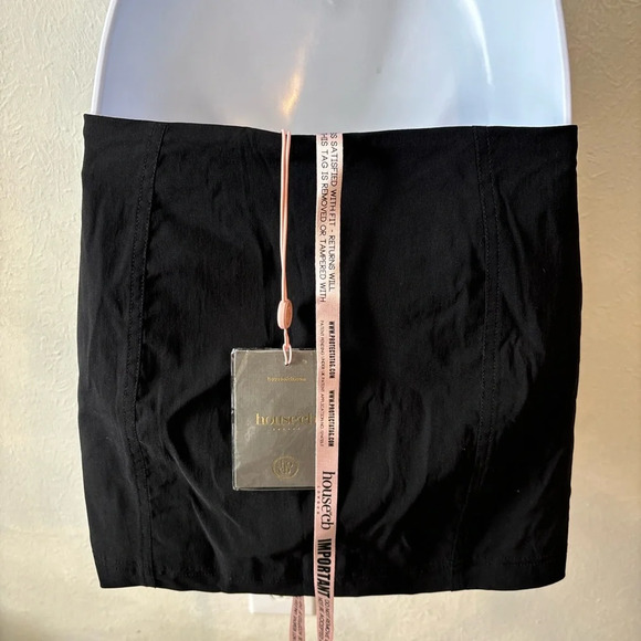 NISHA

BLACK SCULPTING‎ MINI SKIRT - Picture 3 of 6